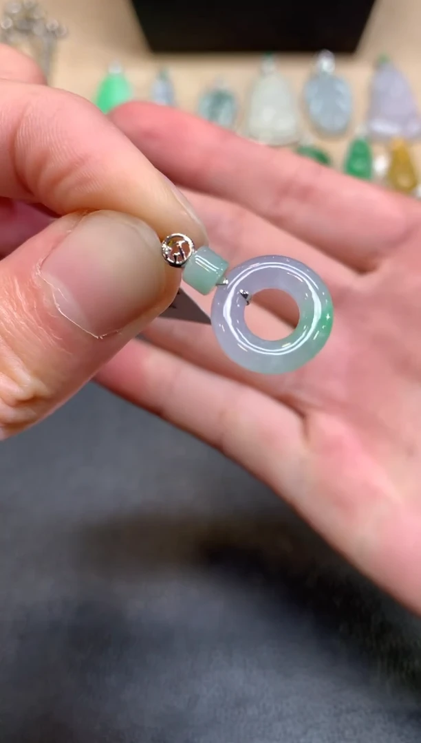 【闪购商品】翡翠颈饰18K金镶嵌甜甜圈【无服务费】