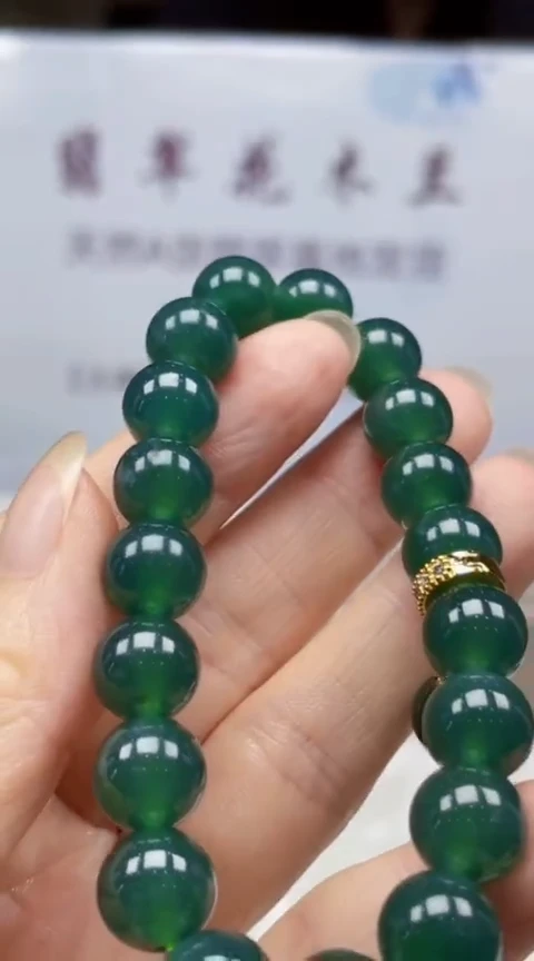 翡翠未镶嵌颈饰      *28