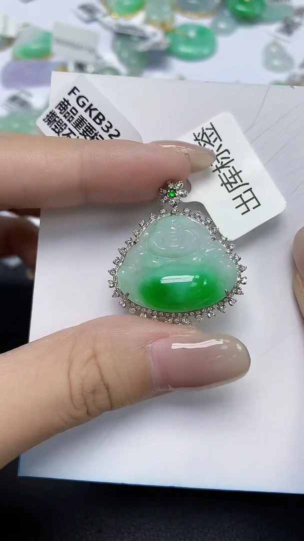 翡翠18K金镶嵌颈饰天然缅甸翡翠A货
