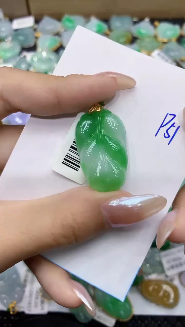 翡翠18K金镶嵌颈饰111111111111