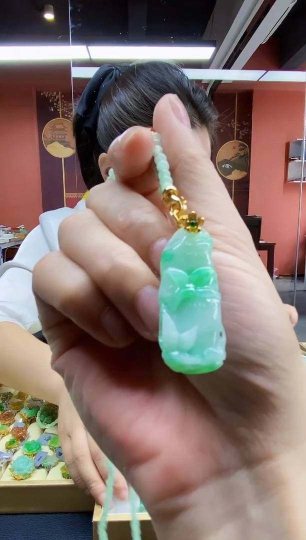 颈饰未镶嵌翡翠吊坠