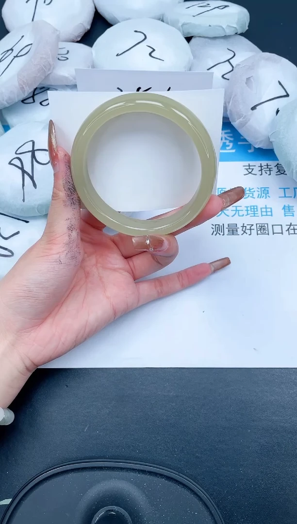 【闪购商品】石英质玉手镯未镶嵌388-63