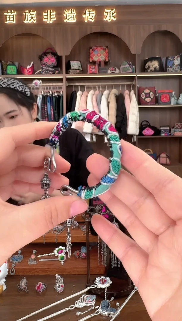 【闪购商品】织绣扶光苗绣传承65