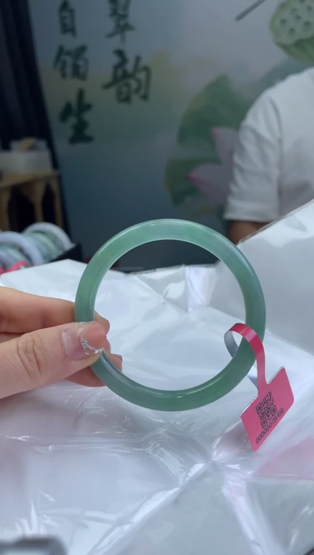 翡翠手镯（圆镯）未镶嵌5翡翠手镯