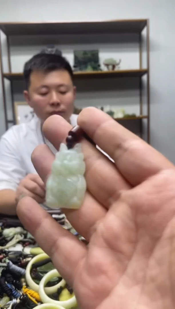 未镶嵌岫玉吊坠·