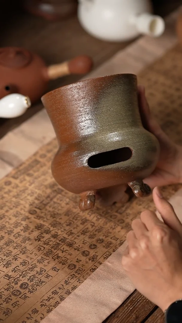 041窑变落灰炭炉鼎