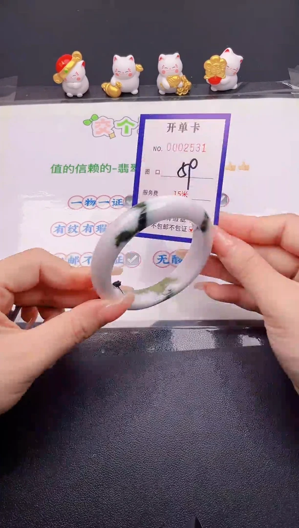 翡翠手镯未镶嵌翡翠手镯未镶嵌