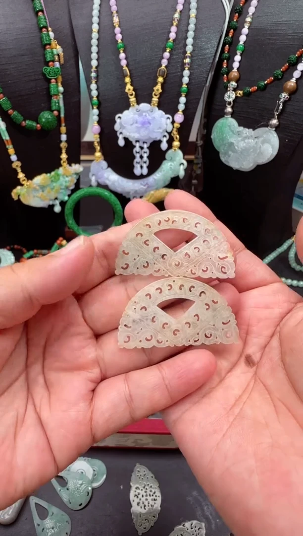 颈饰未镶嵌翡翠耳片