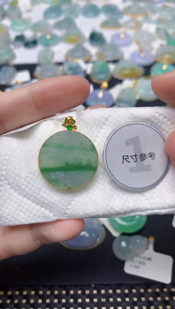 颈饰18K金镶嵌翡翠天然缅甸A货翡翠