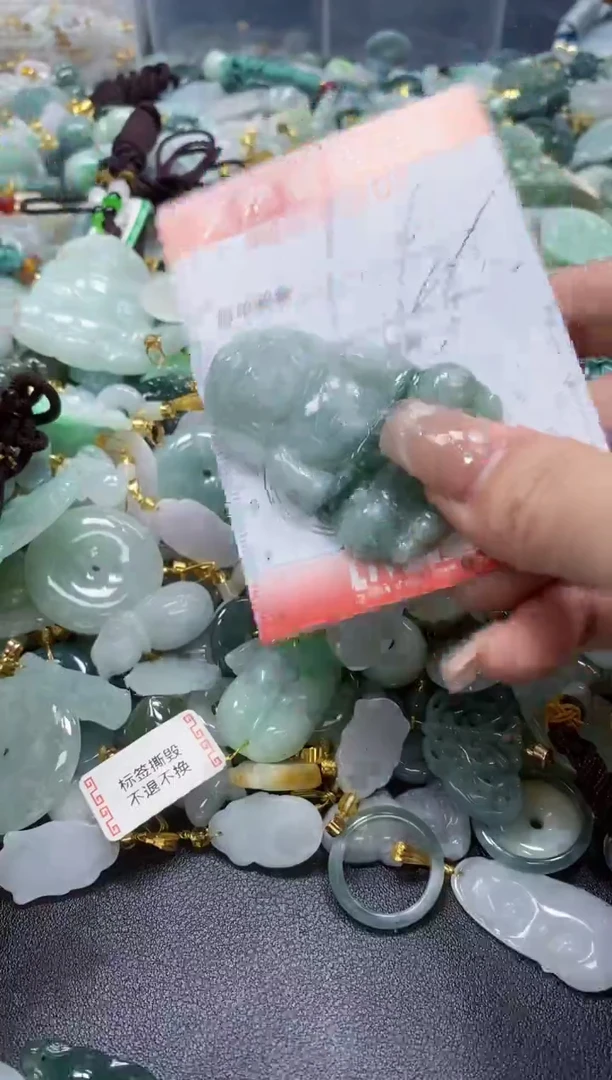 翡翠未镶嵌颈饰闪购0003207