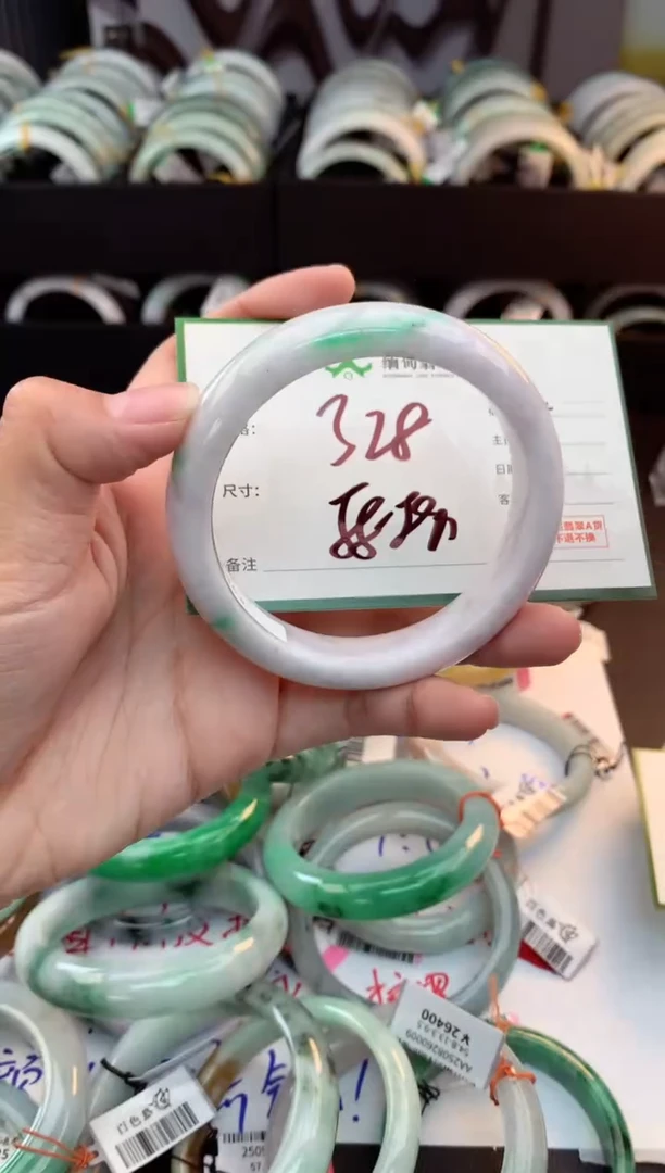 未镶嵌定制翡翠毛货需精细抛光+多人