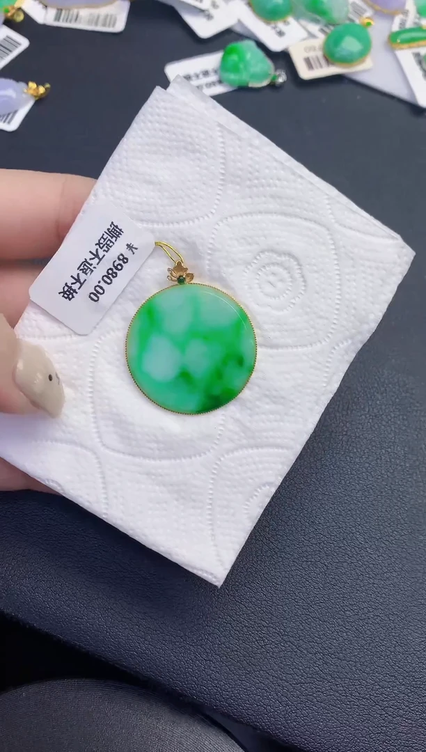 颈饰18K金镶嵌翡翠缅甸天然翡翠A货