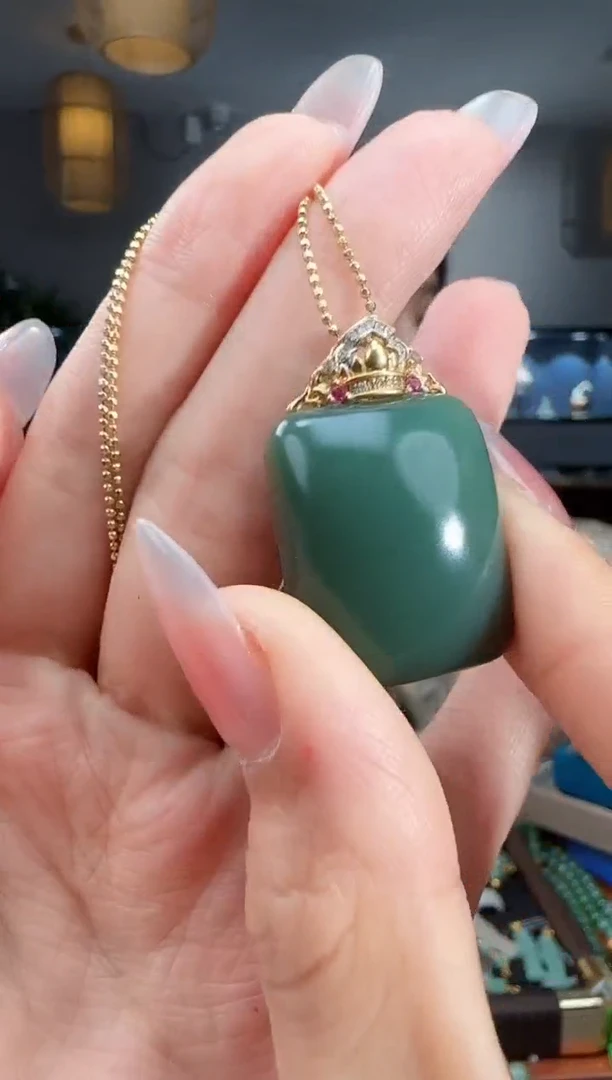 吊坠(不含链)18K金镶嵌和田玉1