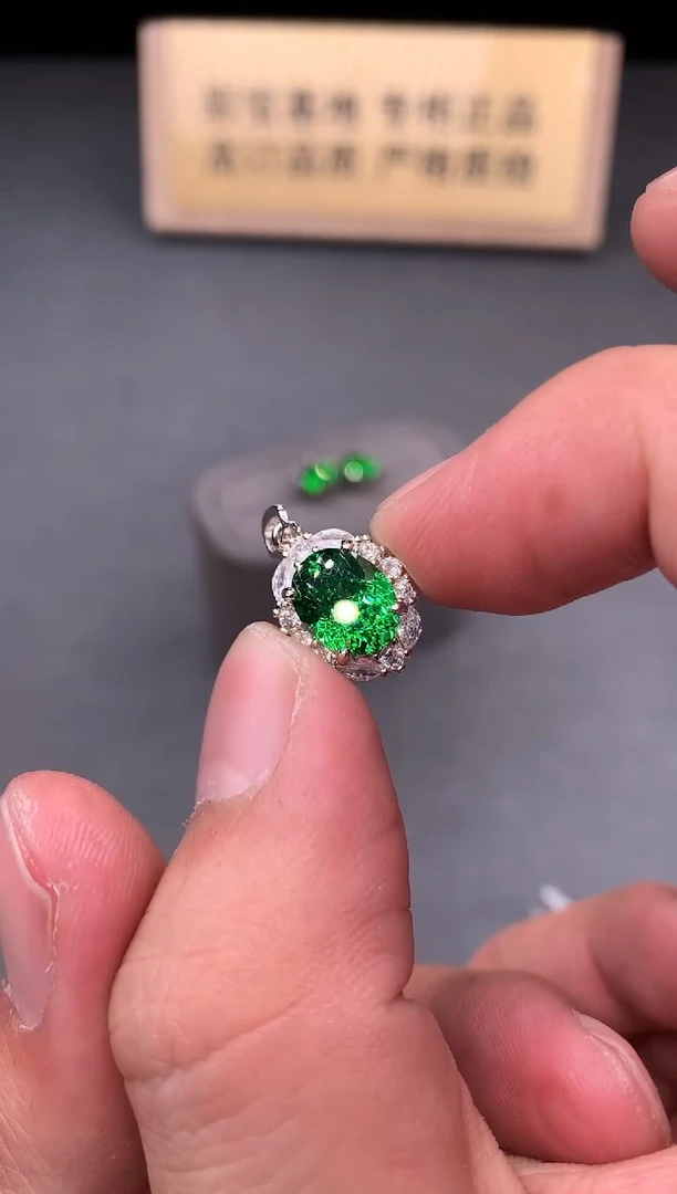 颈饰银S925镶嵌石榴石（沙弗莱）2222