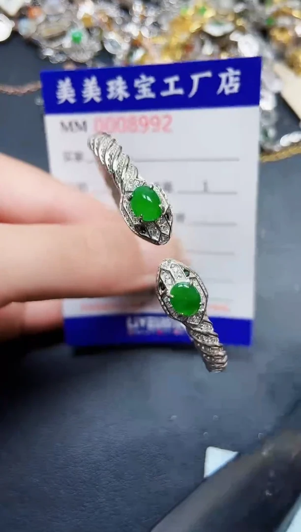 翡翠银S925镶嵌颈饰8992