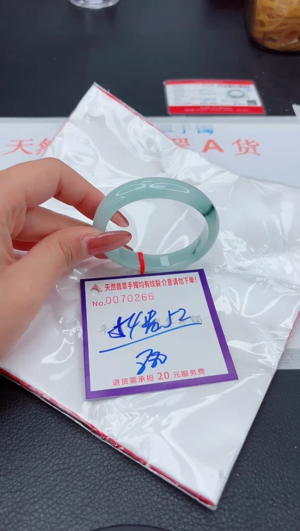 翡翠手镯未镶嵌1