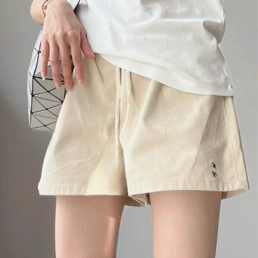 8541-（磨沙奶露白）小马标外穿休闲短裤