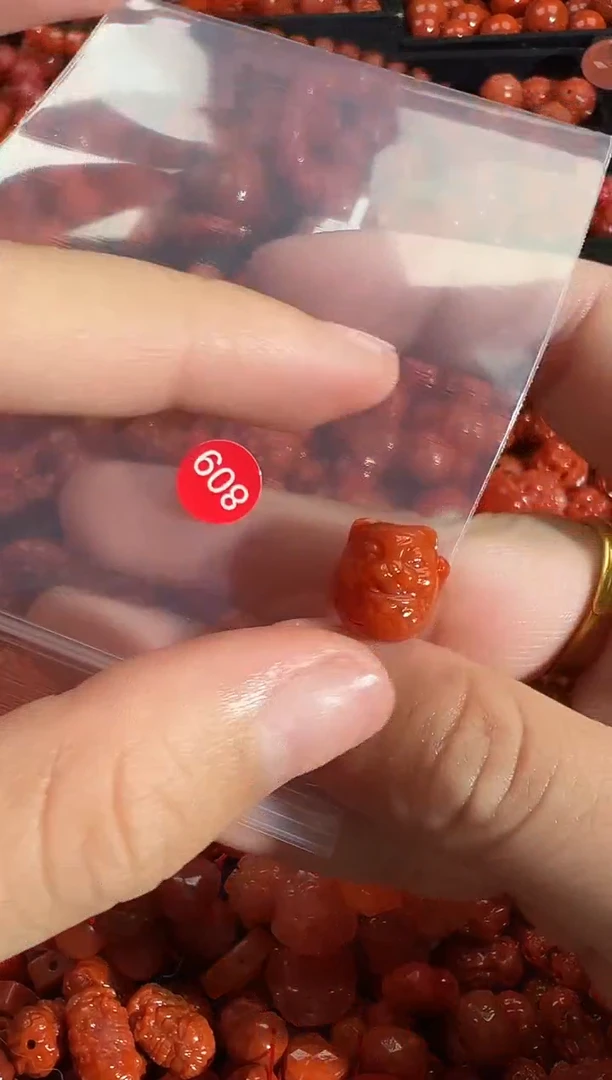 颈饰未镶嵌南红玛瑙1