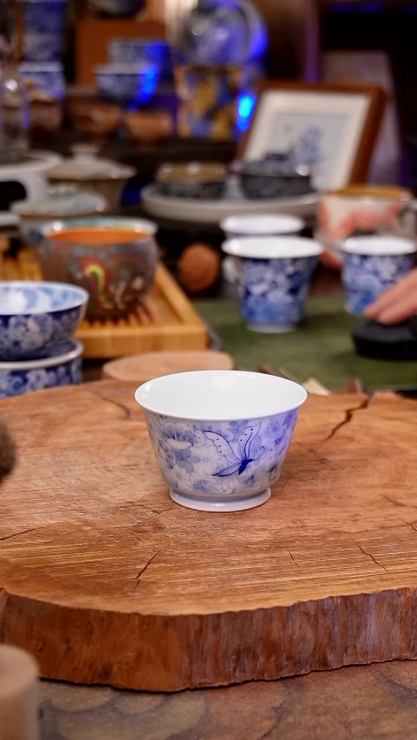 杯子蝶恋花景德镇手工手绘