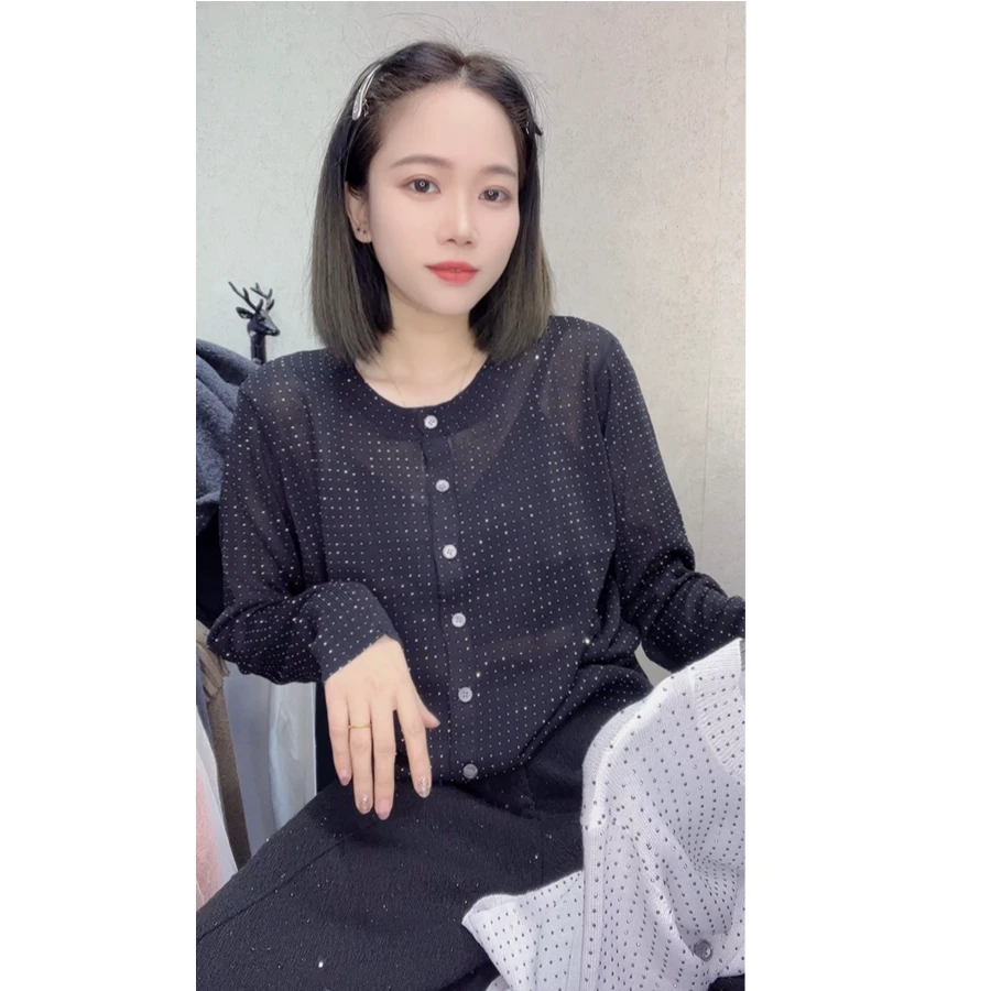 2025春装新款圆领长袖单排扣重工镶钻纯色针织开衫女显示薄款上衣