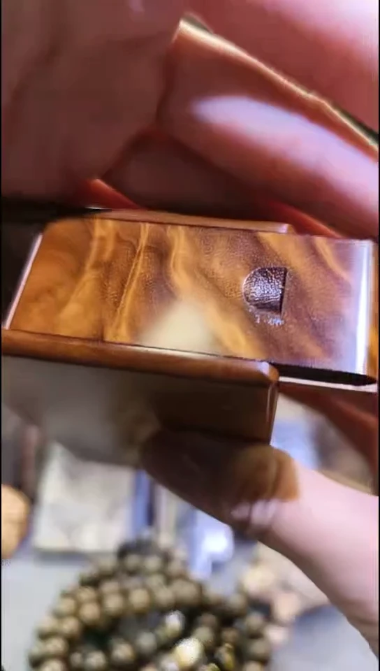 金丝楠      烟盒