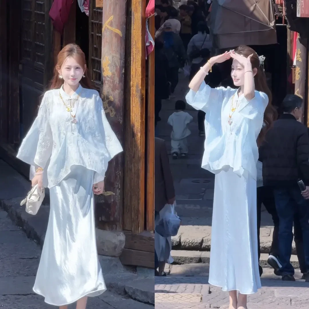 《无尽夏》绣花不规则设计下摆显瘦蓝色衬衣温柔风显瘦百搭别致上衣