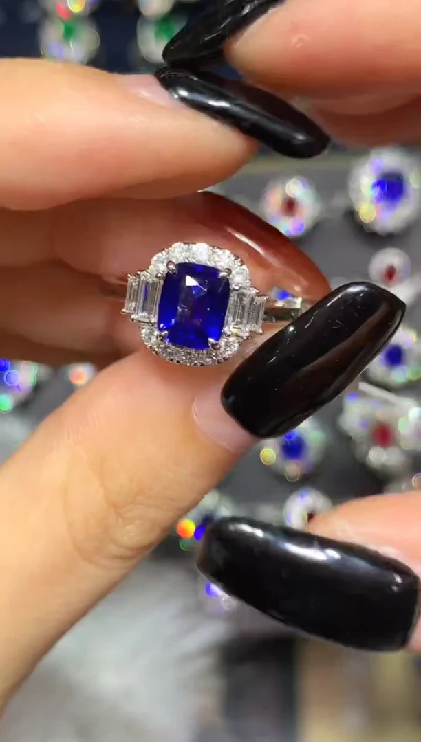 戒指蓝宝石18K金镶嵌1.52CT