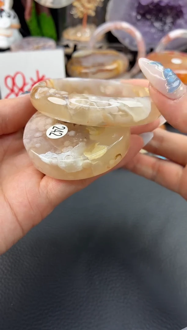 未镶嵌手镯（圆镯）石英质玉53