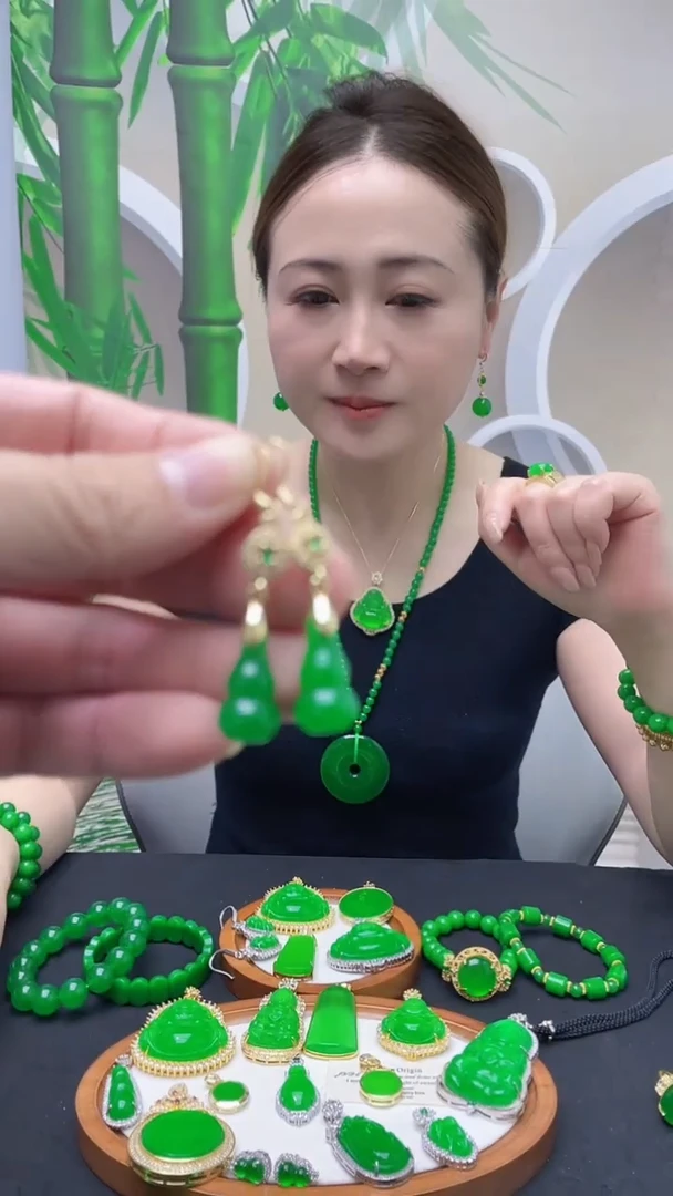 14K金镶嵌翡翠耳饰A103