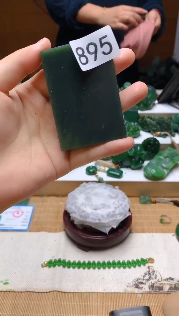 未镶嵌和田玉（碧玉）珠宝半成品1
