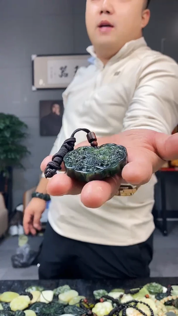 未镶嵌蛇纹石玉其他天然岫玉（多样性发其中之一）