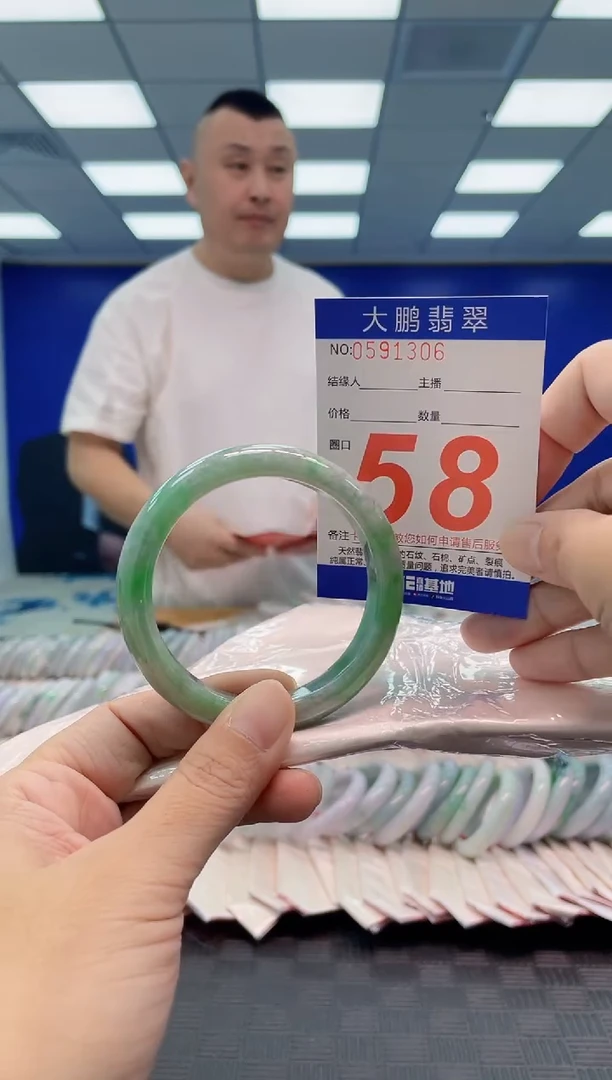 翡翠手镯未镶嵌AAAAAAAA