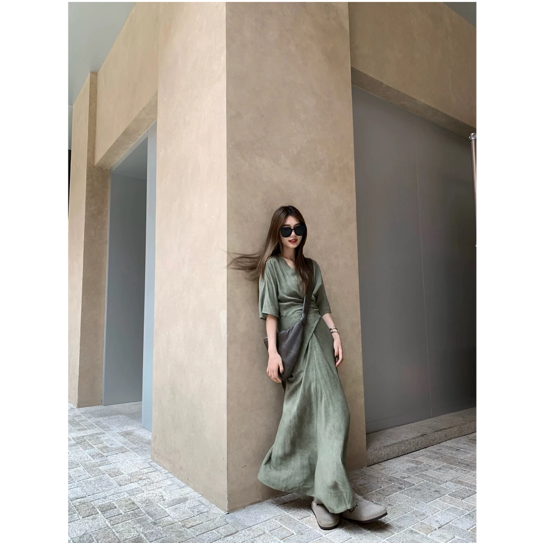 ZX6256设计感一片式绑带收腰连衣裙女2025春夏新款V领半袖长裙