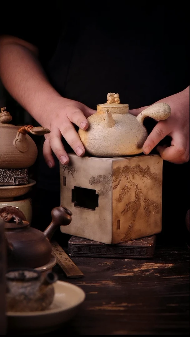 纯手工柴烧白狮子侧把加四方雕刻炉