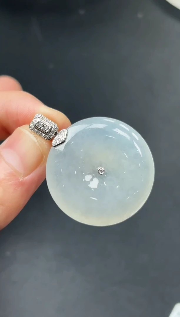 18K金镶嵌挂件翡翠平安扣