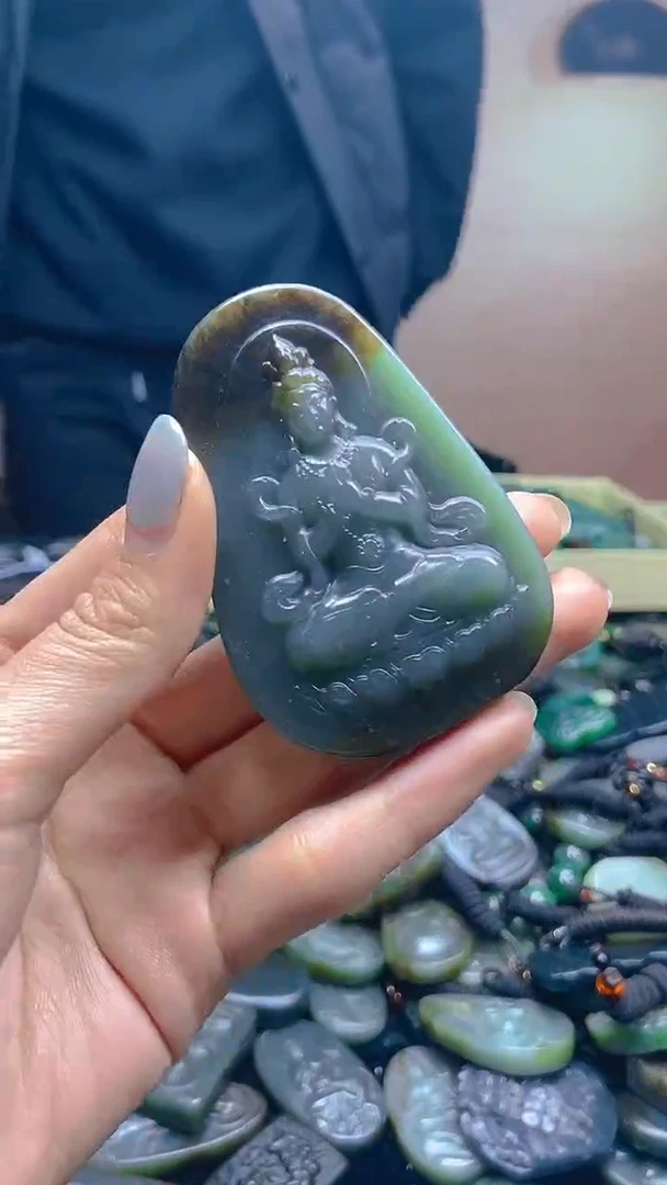 颈饰未镶嵌和田玉1