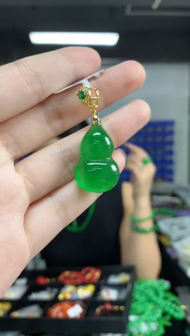 颈饰未镶嵌翡翠多样性发其一颜色微差