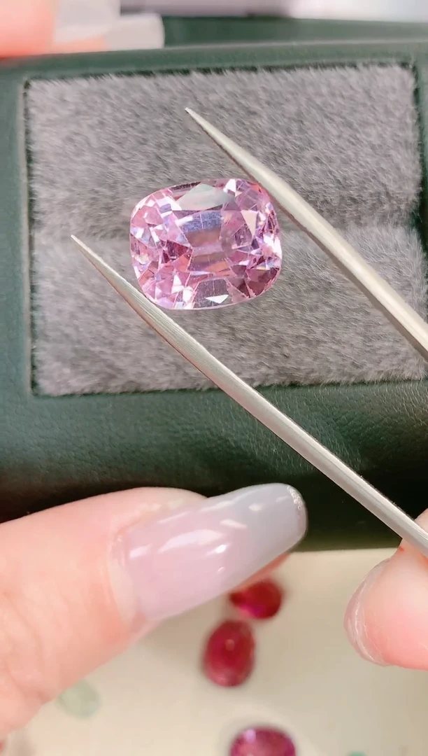 未镶嵌锂辉石裸石13ct