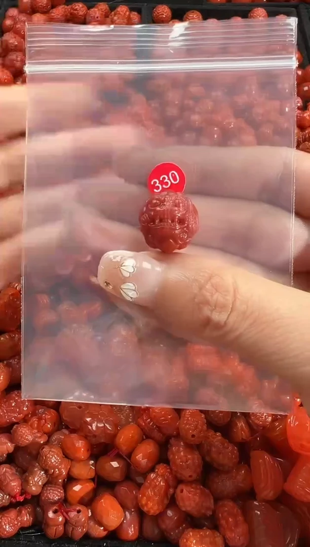 颈饰未镶嵌南红玛瑙1