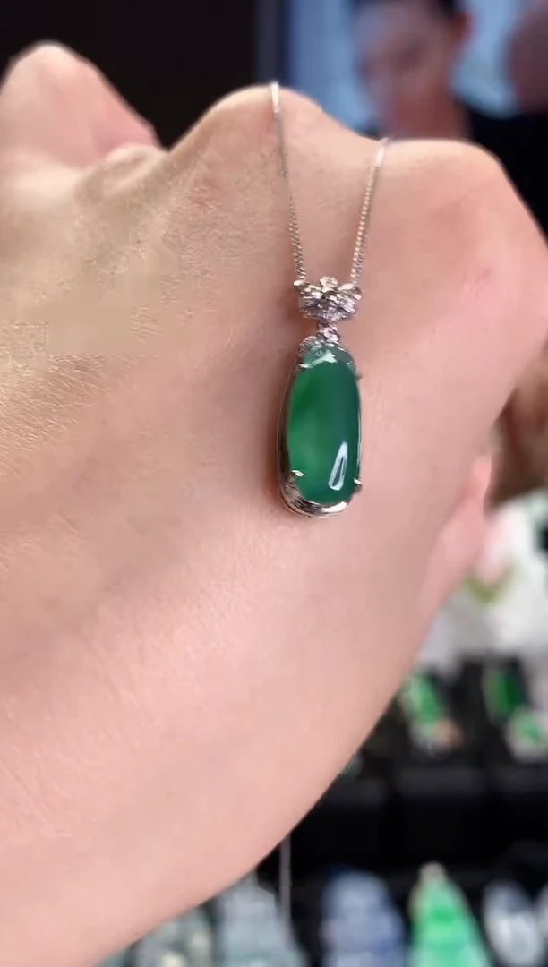 【闪购商品】翡翠吊坠(不含链)18K金镶嵌福瓜