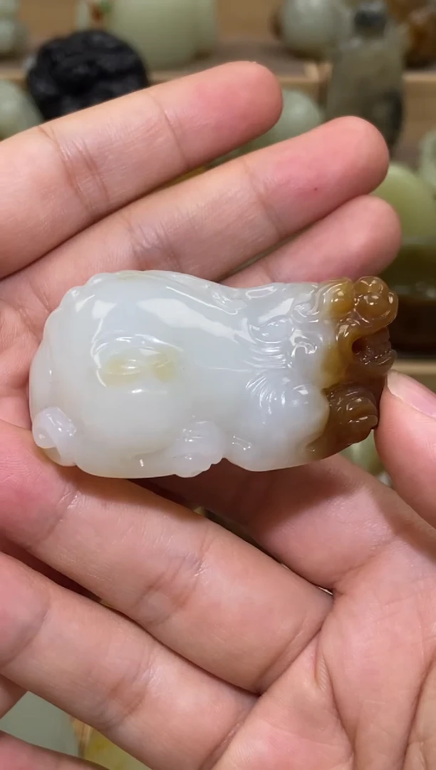 未镶嵌和田玉把件新疆和田玉且末料貔貅手把件