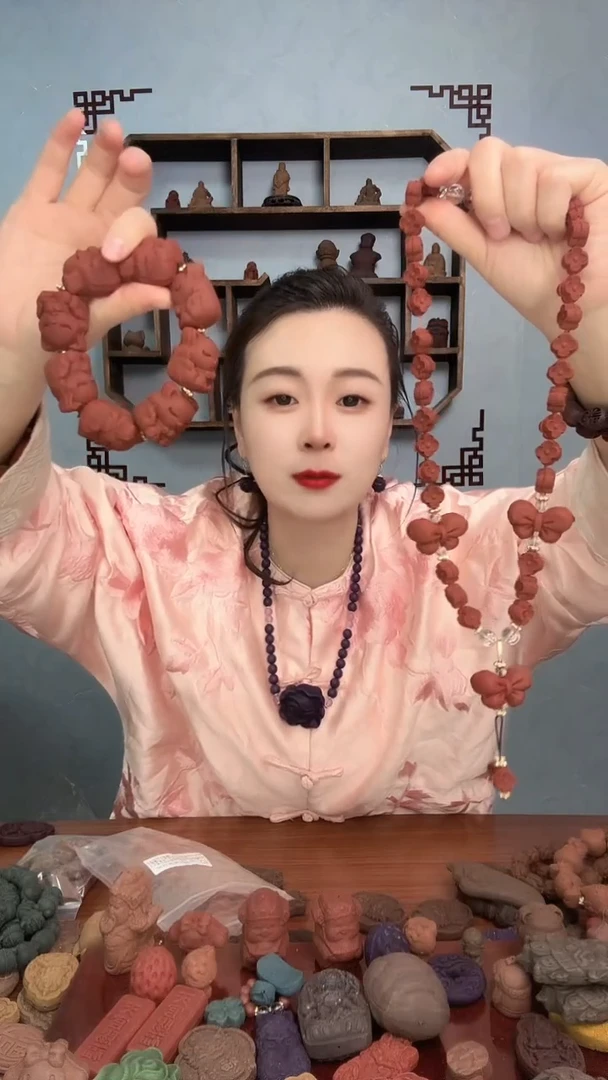 泥塑类似果香大四合蝴蝶结（脖挂）