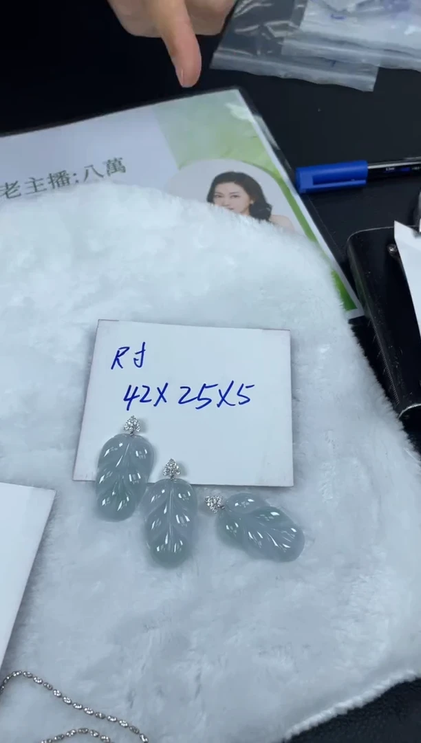 18K金镶嵌挂件翡翠无*叶子5/多样性发其一配绳@CP