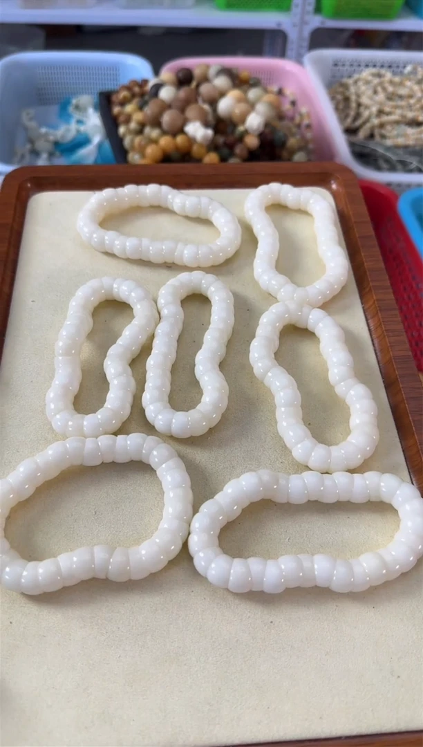 【闪购商品】白玉菩提手串12.5白色扁扁肠