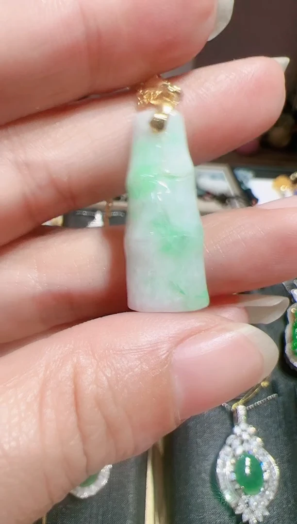 【闪购商品】翡翠颈饰未镶嵌202521344