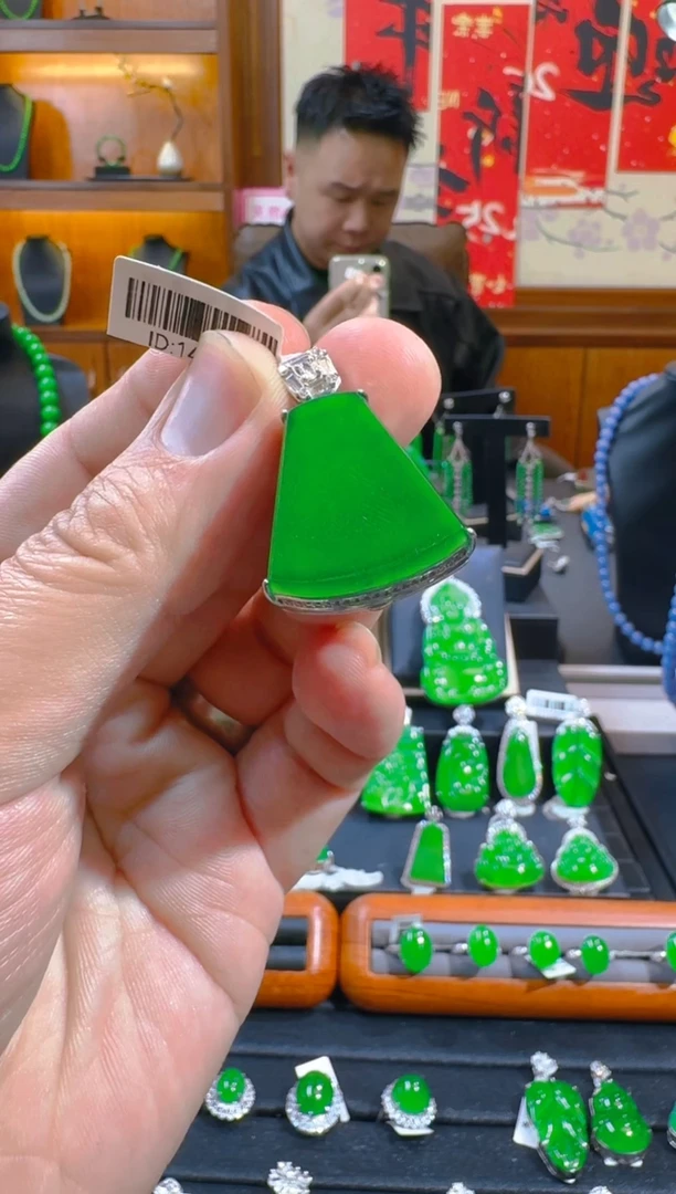 吊坠(赠链)银S925镶嵌翡翠天然A货翡翠