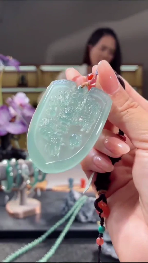 吊坠(不含链)未镶嵌翡翠龙牌