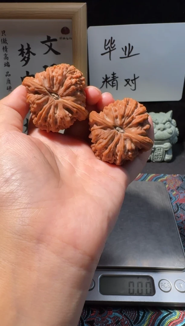 把件文玩核桃45拉丝纹红皮南疆石
