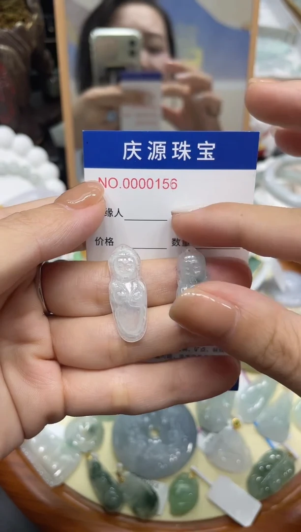 翡翠未镶嵌颈饰多样性发其一