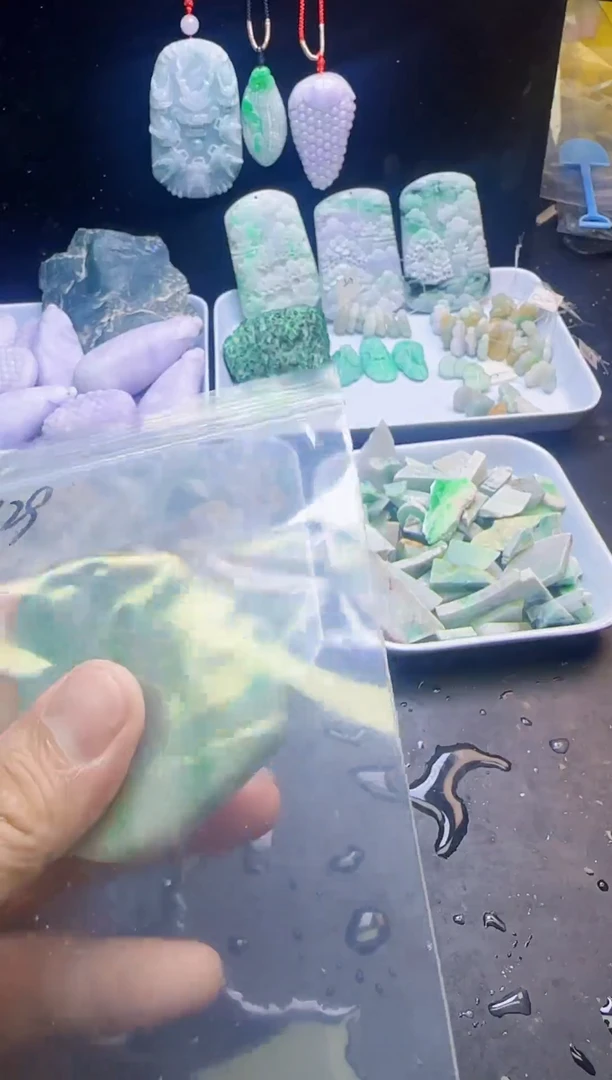 翡翠未镶嵌颈饰A**y129天然A货翡翠